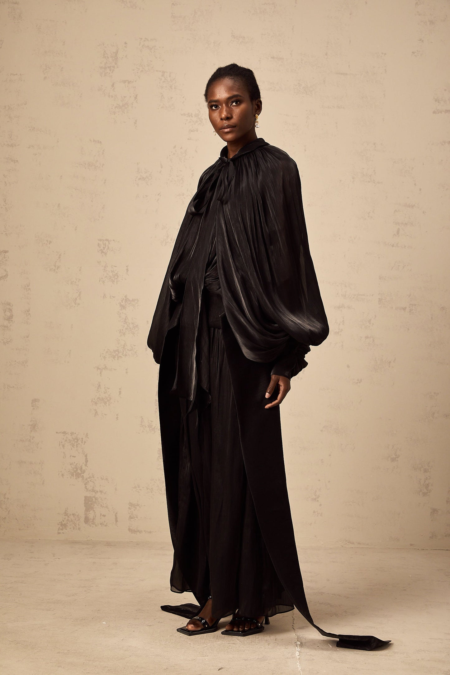 Flowing Gauze Lantern Long Sleeves Exaggerated Backless Maxi Dress