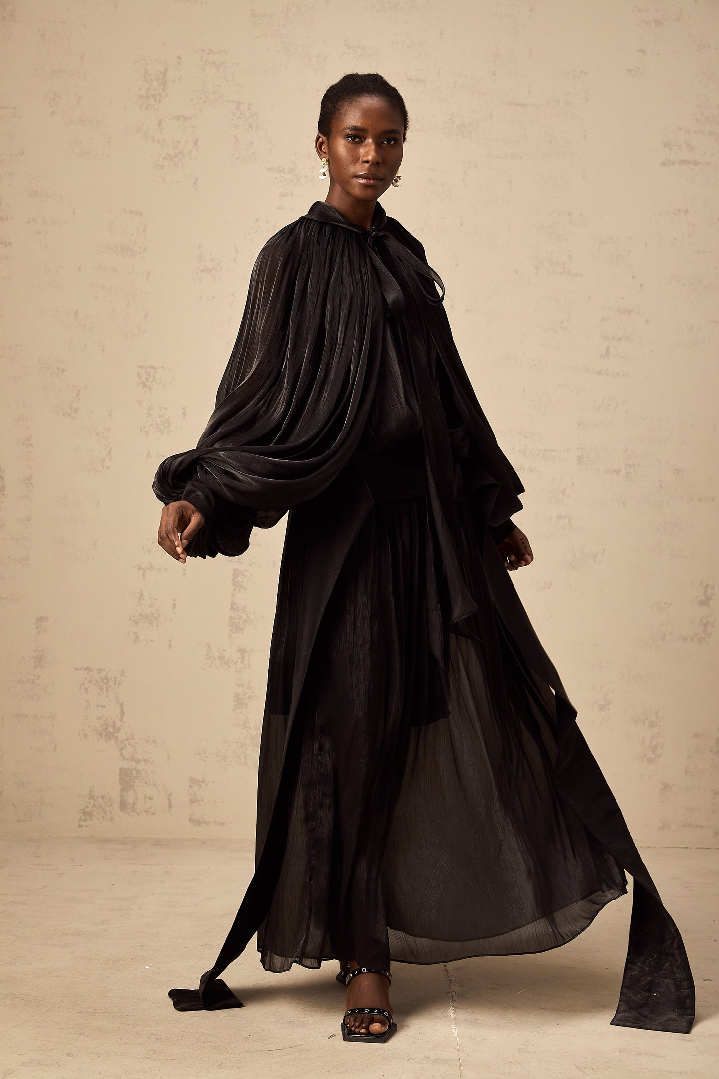 Flowing Gauze Lantern Long Sleeves Exaggerated Backless Maxi Dress